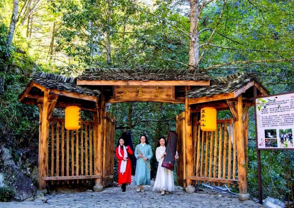 “中医药 + 康养 + 文旅”融合发展模式的探索与实践